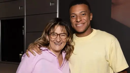 Kylian Mbappé junto su mamá, Fayza Lamari - instagram @k.mbappe