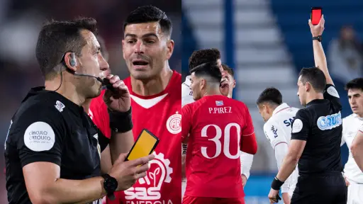 El árbitro Eduardo Varela mostrando tarjetas virtuales en la la Copa AUF Uruguay