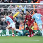 Celebración de Erling Haaland ante el Liverpool en Anfield - EFE