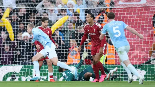 Celebración de Erling Haaland ante el Liverpool en Anfield - EFE