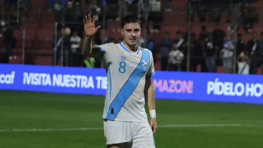 Matt Evans, anotador del gol de la victoria de Guatemala ante Surinam - Alex Meoño