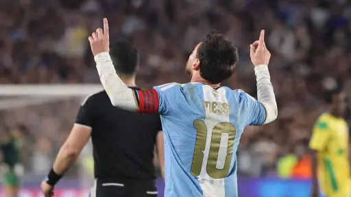 Lionel Messi se despide de Argentina con una noche inolvidable en el Monumental - EFE