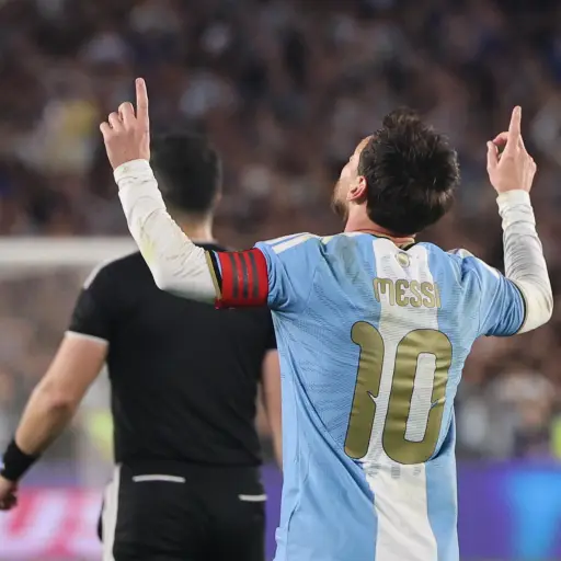 Lionel Messi se despide de Argentina con una noche inolvidable en el Monumental - EFE
