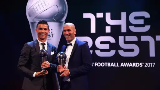 Cristiano Ronaldo y Zinedine Zidane en la gala de los premios The Best - FIFA
