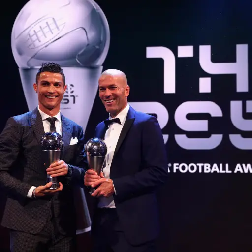Cristiano Ronaldo y Zinedine Zidane en la gala de los premios The Best - FIFA