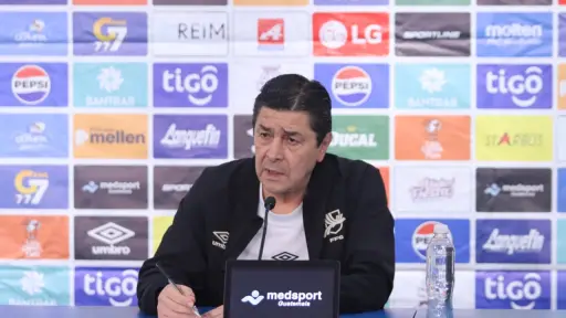 Luis Fernando Tena, técnico de la Selección Nacional de Guatemala 