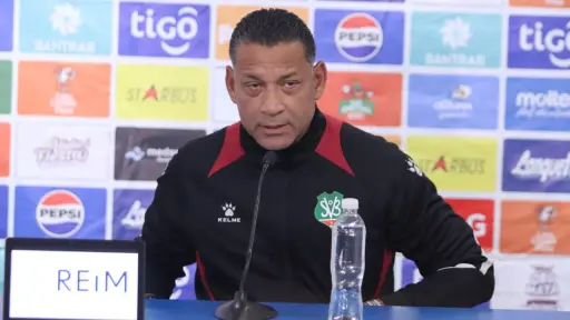Henk Fraser, técnico de la Selección de Surinam 