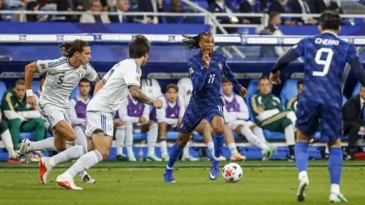 Acción de juego entre Francia e Italia 