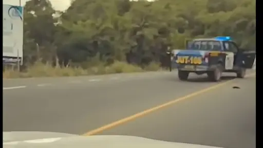 La unidad quedó sin control y posteriormente cayó a un barranco. ,Captura de pantalla.