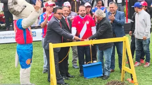Colocan la primera piedra para la remodelación del Estadio Mario Camposeco - Willber Colloy