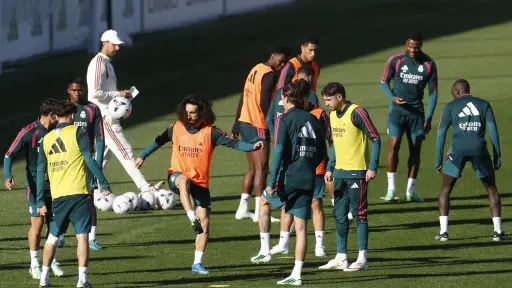 Plantilla del Real Madrid en plena etapa de entrenamiento 