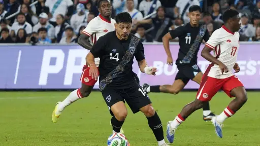 Acción de juego entre Guatemala y Canadá en amistoso 2026