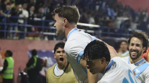 Matt Evans en plena celebración del gol ante Guatemala 