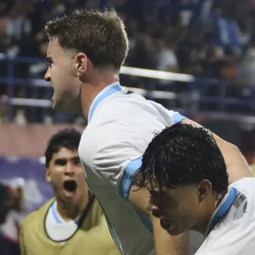 Matt Evans en plena celebración del gol ante Guatemala 