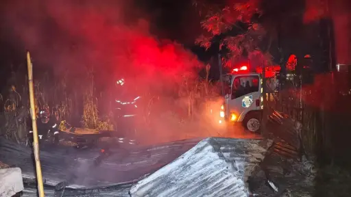 El incendio dejó daños materiales y pérdidas económicas. ,Bomberos Municipales Departamentales. 