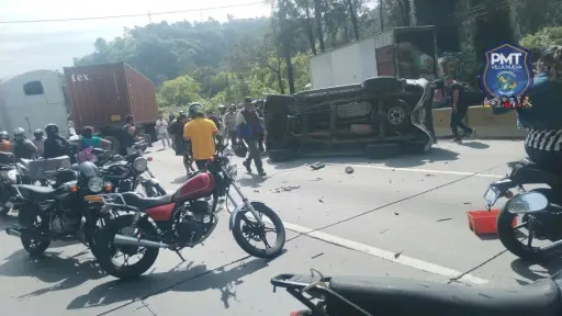La PMT de Villa Nueva reporta fuerte accidente en le descenso de Villalobos. ,PMT de Villa Nueva.