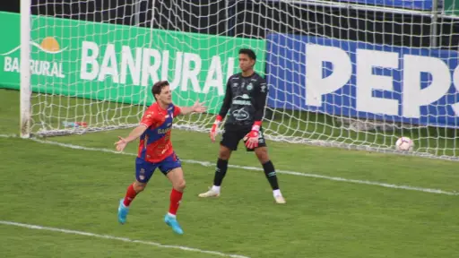 Gol de Diego Casas a Municipal 