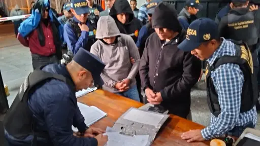 Los miembros de la PNC fueron llevados a la Torre de Tribunales ,Foto Oscar Grijalva